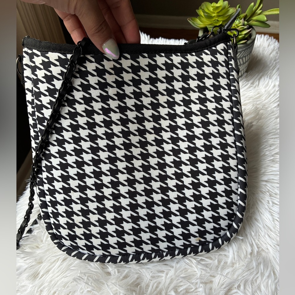HAUTE SHORE JERI Houndstooth Print Crossbody 🖤 - Picture 6 of 13